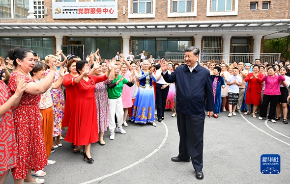 习近平在新疆考察时强调 完整准确贯彻新时代党的治疆方略 建设团结和谐繁荣富裕文明进步安居乐业生态良好的美好新疆