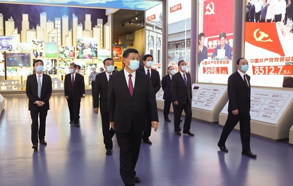 习近平参观“‘不忘初心、牢记使命’中国共产党历史展览”